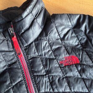 The North Face Boy Lightweight Thermoball Full-Zip Jacket, L 14-16, Black/Red